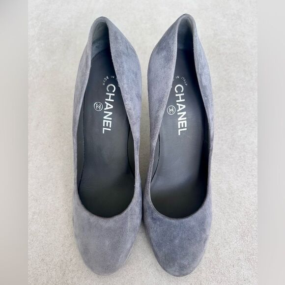 Chanel Logo Embossed Metallic High Heel Grey Suede Pumps EU 39 US 8-8.5 - Picture 5 of 13